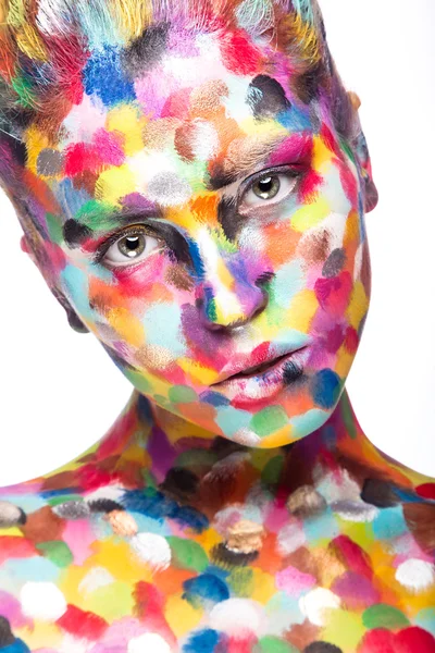 Βαμμένο κορίτσι με χρωματιστό πρόσωπο. Τέχνη εικόνα ομορφιά. — Φωτογραφία Αρχείου