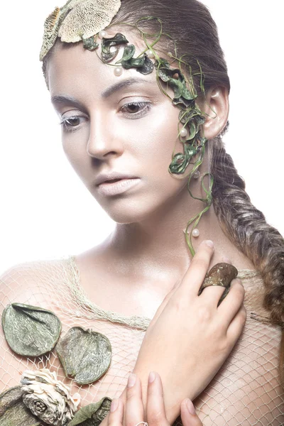 Beautiful fashionable girl in  image of sea fairies with shells and algae . Art beauty face. — Stock Photo, Image