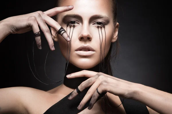 Beautiful girl with creative make-up in Gothic style and the threads of eyes. Art beauty face. — Stock Photo, Image