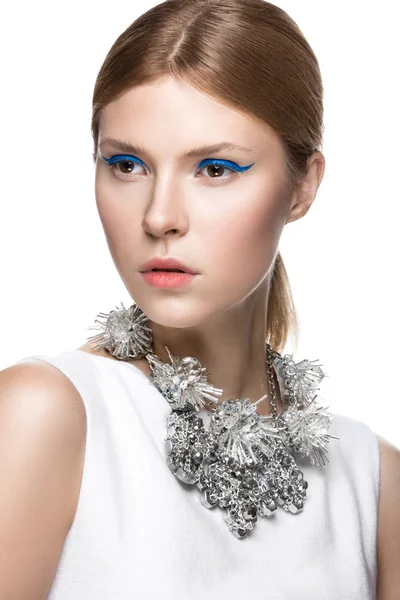 Beautiful fashionable girl with the blue arrows on eyes, smooth hair and original decoration around her neck. Model in white. Beauty face. — Stock Image Beautiful fashionable girl with the blue arrows on eyes, smooth hair and original decoration around her neck. Model in white. Beauty face. Royalty Free Stock Photos