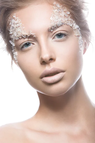 Schöne blonde Frau Modell mit hellem Make-up sanfte kreative Kunst. Schönheit Gesicht. — Stockfoto