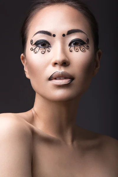 Красиві Азіатські дівчата з творчим макіяж, незвичайні вії паперу. Краса обличчя. — стокове фото