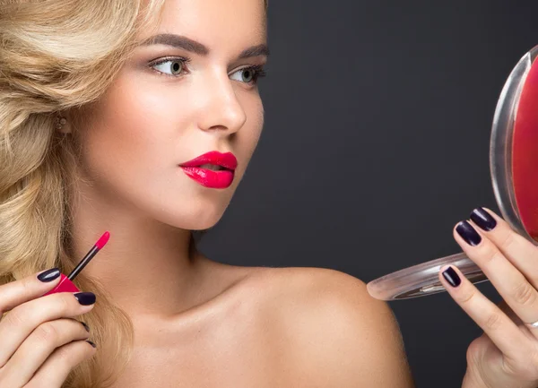 Beautiful blonde girl with curls, red lips and a smile on her face. — Stock Photo, Image