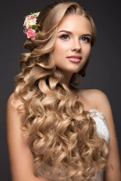 stock image Beautiful blond woman in image of the bride with flowers. Beauty face and Hairstyle