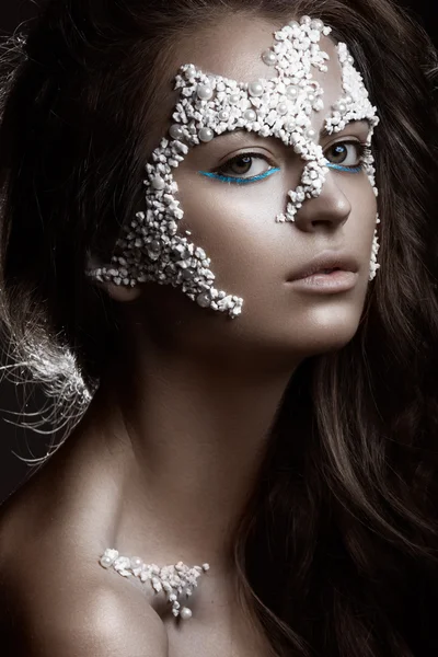 Beautiful dark-haired girl with a fashionable creative makeup. Beauty face. Art image. — Stock Photo, Image