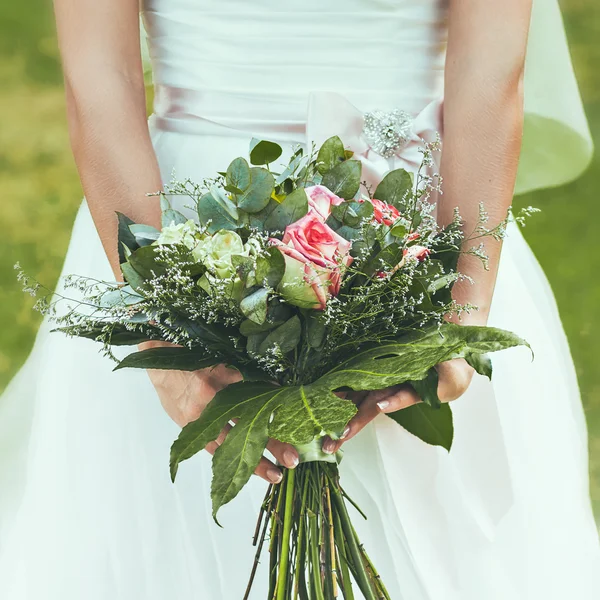 Bruidsboeket van bloemen. — Stockfoto