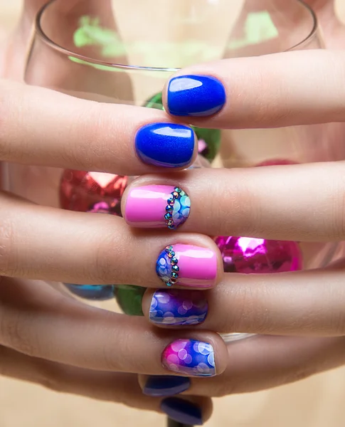 Beautiful colorful manicure with bubbles and crystals on female hand. Close-up. — Stock Photo, Image