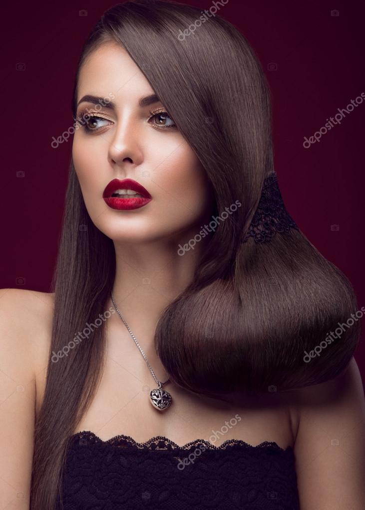 珍しい髪型 明るい化粧 赤い唇の少女です 美容顔 ストック写真 C Kobrin Photo 珍しい髪型 明るい化粧 赤い唇の少女です 美容顔 ストック写真 C Kobrin Photo