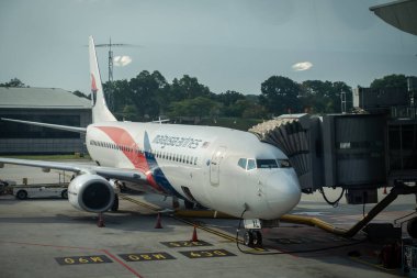 Malezya Havayolları uçakları, yer mürettebatı uçağı hazırlarken...