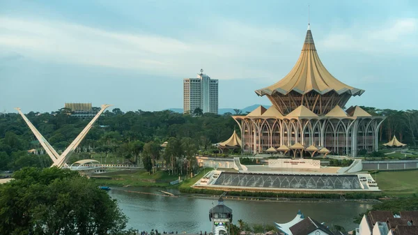 Νομοθετικό Κτίριο Sarawak Dewan Undangan Negeri Sarawak Στο Kuching Waterfront — Φωτογραφία Αρχείου