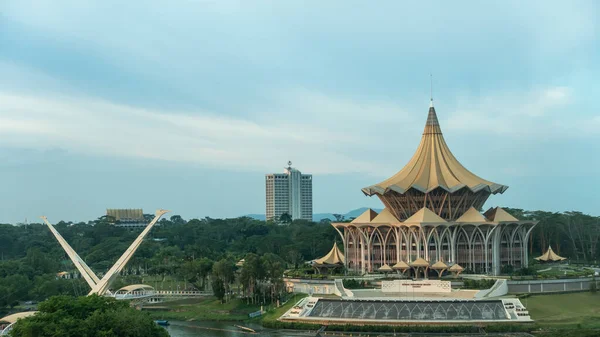 Νομοθετικό Κτίριο Sarawak Dewan Undangan Negeri Sarawak Στο Kuching Waterfront — Φωτογραφία Αρχείου