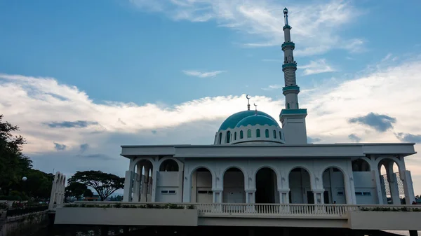 Krásná Plovoucí Mešita Kuching Nebo Místně Známá Jako Masjid India — Stock fotografie