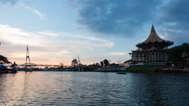 Darul Hana Köprüsü, Kuching, gün batımında