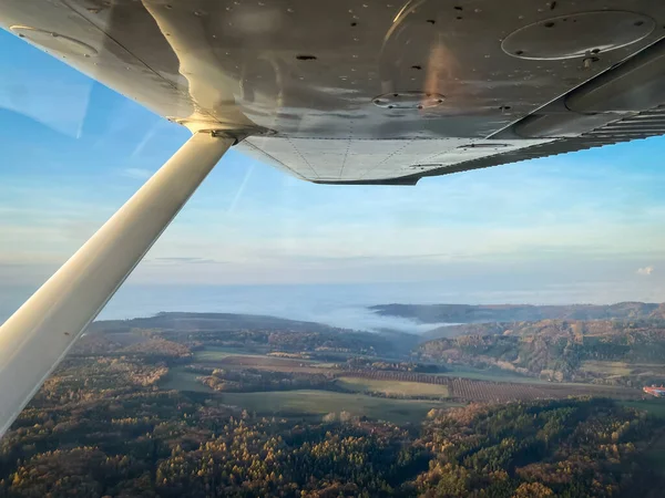 Bela Vista Aérea Campo Durante Pôr Sol Partir Uma Janela — Fotografia de Stock