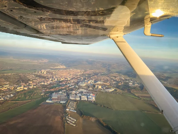 Krásný Letecký Výhled Krajinu Při Západu Slunce Okna Cessna Plane — Stock fotografie
