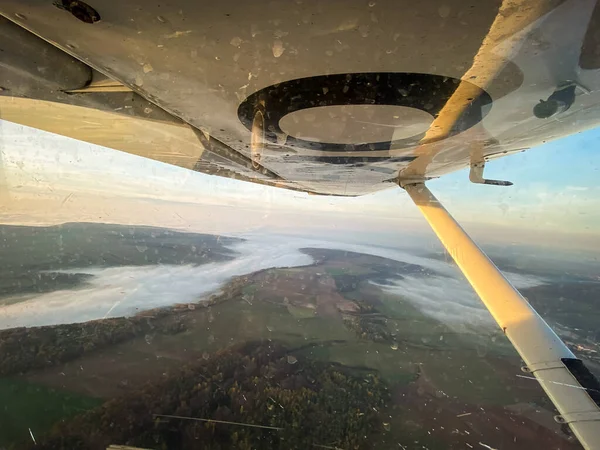 Krásný Letecký Výhled Krajinu Při Západu Slunce Okna Cessna Plane — Stock fotografie