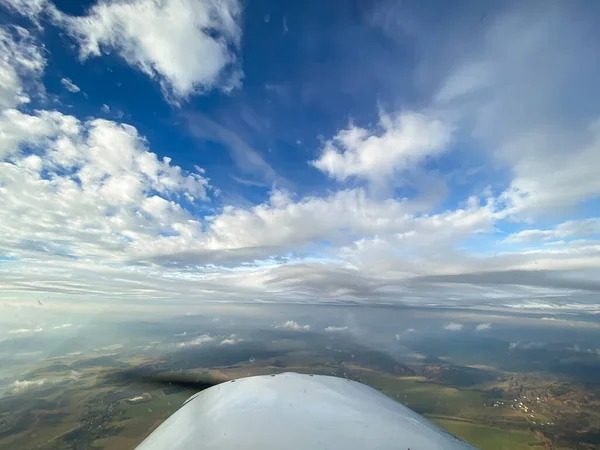 Krásný Letecký Výhled Krajinu Při Západu Slunce Okna Letadla Selektivní — Stock fotografie