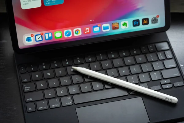 Apple Ipad Pro 2020 Pouces Avec Clavier Magique Crayon Pomme — Photo