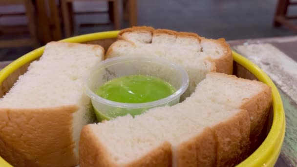 Tay Buharı Sangkaya Pandan Kaya Ekmeği Ünlü Tayland Restoranında Tatlı — Stok video