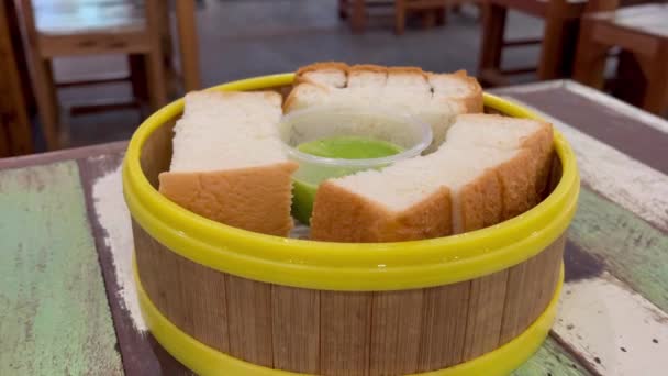 Tajski Sangkaya Lub Chleb Pandan Kaya Deser Słynnej Tajskiej Restauracji — Wideo stockowe