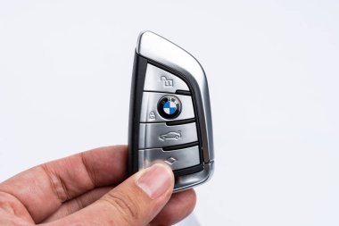 Anahtarsız için BMW Otomobil Anahtarı beyaz arkaplanda başla