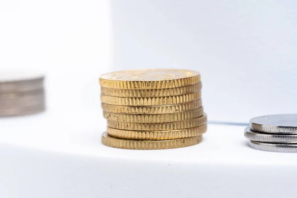Sparkonzept Münzen Auf Weißem Hintergrund — Stockfoto