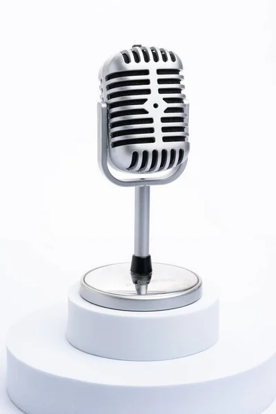 Винтажный Классический Микрофон Изолирован Белом Фоне — стоковое фото
