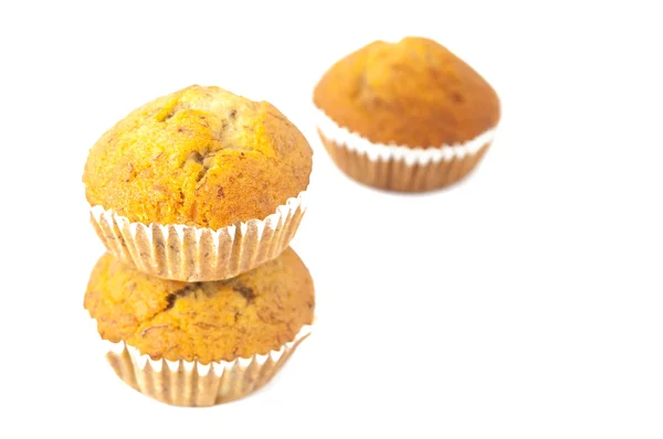 Muffin üç fincan beyaz arka plan üzerinde