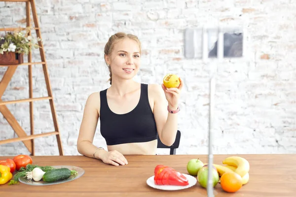 Vonzó Fitness Lány Tartja Napi Vlog Megmondja Követőinek Hogyan Kell — Stock Fotó