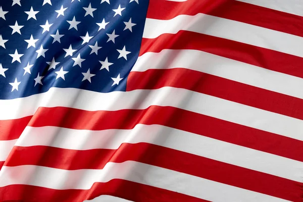 アメリカの旗を閉じてください アメリカのサテンのテクスチャカーブフラグ 記念の日か7月4日 旗と自由の概念 — ストック写真