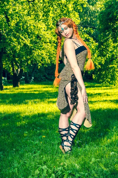 Red head amazon stands on a meadow — Stock Photo, Image