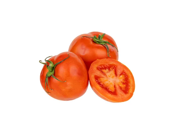 Verse biologische tomaten met groene bladeren geïsoleerd op witte achtergrond — Stockfoto