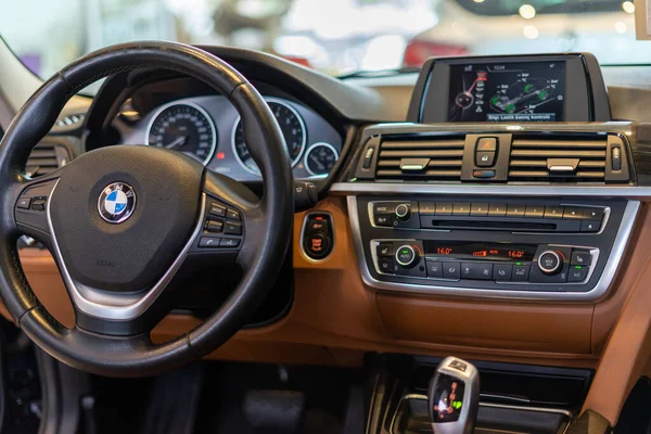 Istanbul, Turkiye - september 2020: BMW lederen interieur — Stockfoto