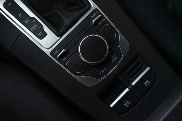 Istanbul, Turkiye - april 2021: Audi Car instrumentenpaneel. Dashboard — Stockfoto