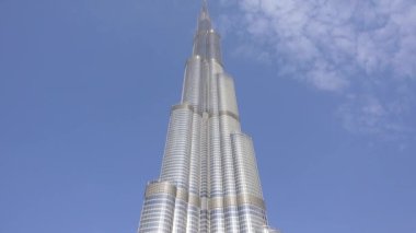 Burj Halife gökdeleni, arka planda üst kısım. Dubai, BAE Mart 2019