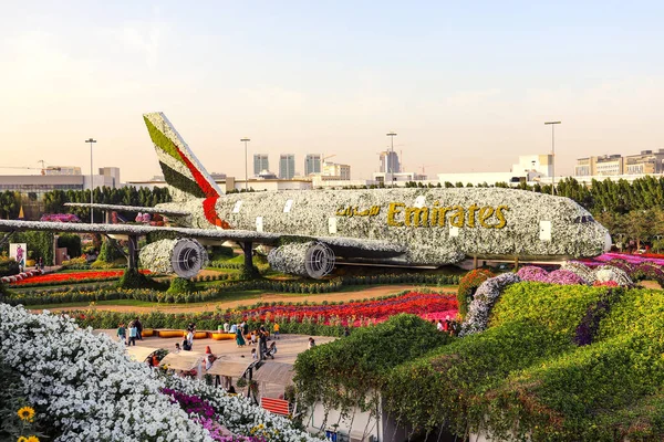 Dubai Mucize Bahçesi Emirlikleri Airbus A380 çiçeklerden yapılmıştır. Birleşik Arap Emirlikleri Dubai Mart 2019