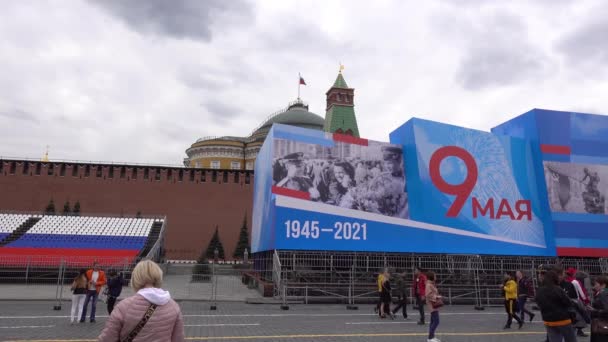 Moscú Decoración Plaza Roja Para Día Victoria Pancarta Del Mayo — Vídeos de Stock