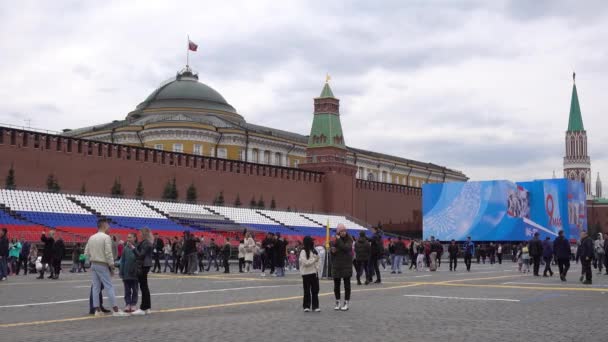 Moskva Röda Torget Dekoration För Victory Day Banner Från Maj — Stockvideo