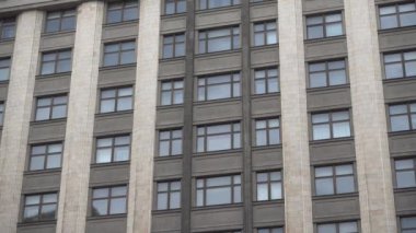 Moskova, Rusya Federasyonu binası cephesinden Devlet Duma. Rusya Mayıs 2021