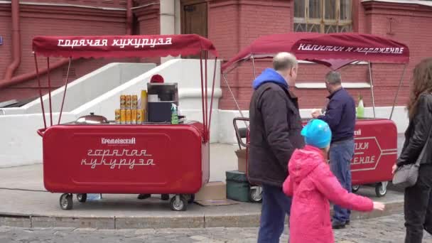 Moszkva Forró Kukorica Italok Jégkrém Egy Kioszk Vörös Téren Oroszország — Stock videók