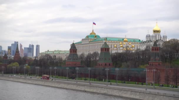 Московский Кремль Москва Река Кремлевская Набережная Большой Кремлевский Дворец Россия — стоковое видео
