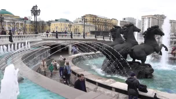 Moscow Manezhnaya Square Fountain Four Season Москва 2021 — стокове відео