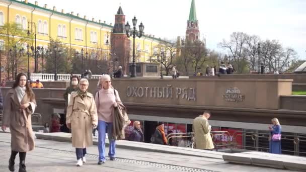 Moskou Manezjnaja Plein Okhotny Ryad Winkelcentrum Ingang Rusland Moskou Mei — Stockvideo
