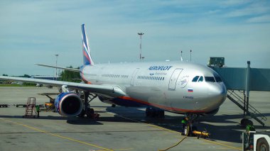 Pulkovo havaalanındaki Aeroflot havayolu uçağı. Rusya, Saint Petersburg Haziran 2021                                           