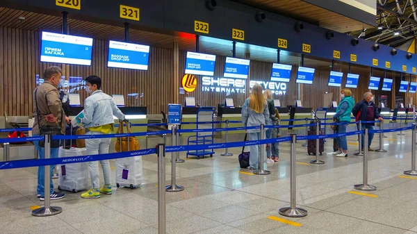 Sheremetyevo havaalanındaki yolcu girişleri. Rusya Moskova Haziran 2021     