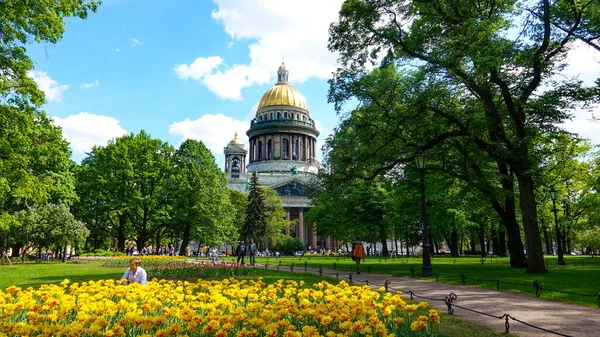 Catedral San Isaac Alexander Garden Día Verano Rusia San Petersburgo — Foto de Stock