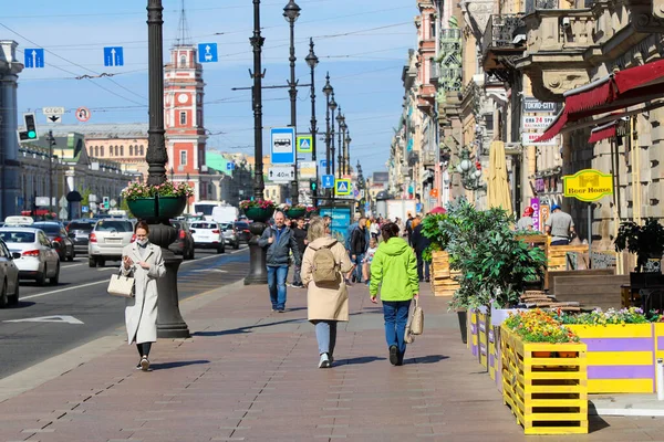 Люди Ходят Невскому Проспекту Россия Санкт Петербург Июнь 2021 — стоковое фото