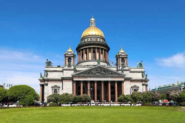 St. Isaac Katedrali, St. Isaac Meydanı, yaz günü. Rusya, Saint Petersburg Haziran 2021