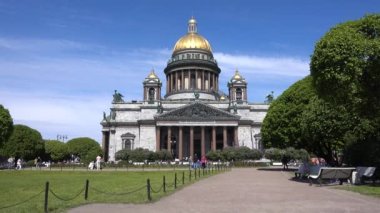 St. Isaac Katedrali, St. Isaac Meydanı, yaz günü. Rusya, Saint Petersburg Haziran 2021