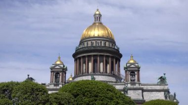 Isaac Katedrali, sütun, yaz günü. Rusya, St. Petersburg Haziran 2021